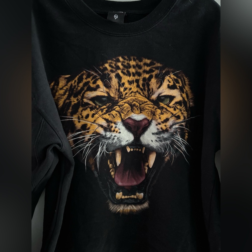 Fierce Leopard Graphic Black Sweatshirt Rook Size XL
